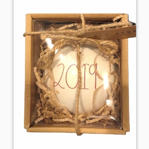 2019 Christmas Tree Ornament, Gift Red & White new in box Rae Dunn - Picture 9 of 9